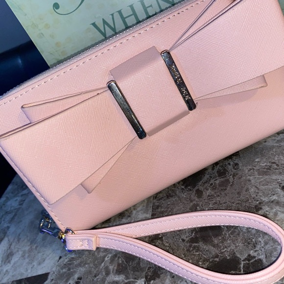 NWOT Betsy Johnson Wristlet - Picture 2 of 8